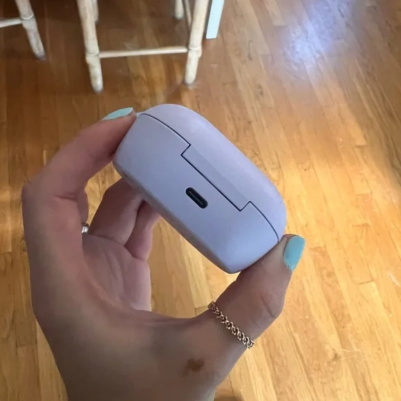 Bose QuietComfort Lavender Earbuds - Picture 5 of 7